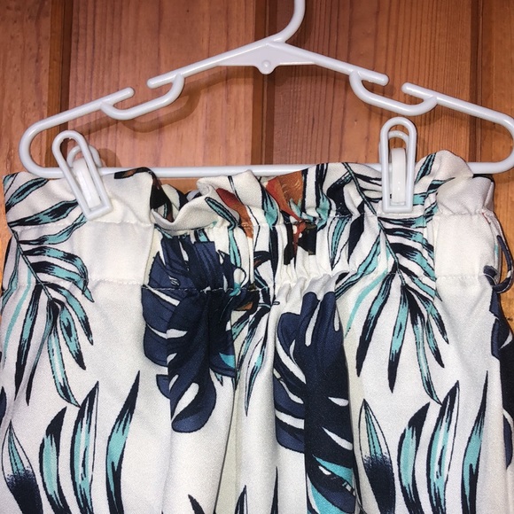 Shein floral shorts tropical white shorts size small ruffled shorts summer short - Picture 4 of 7